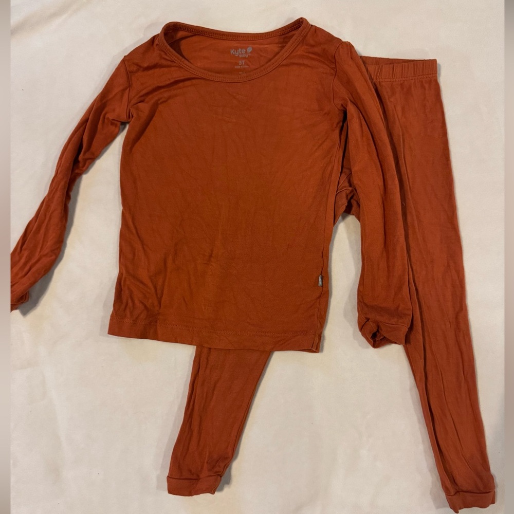 Kyte Baby long sleeve pajamas, size 3T